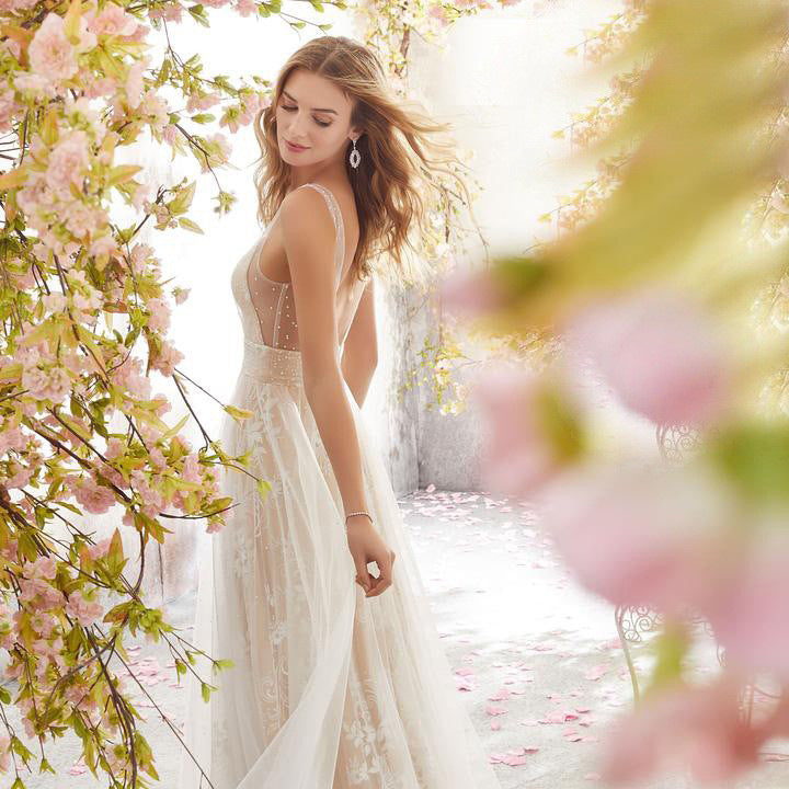 Elegant V-Neck Sleeveless Lace Wedding DressSexy Bridal Gown