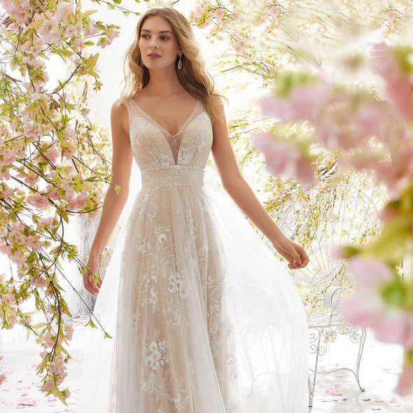 Elegant V-Neck Sleeveless Lace Wedding DressSexy Bridal Gown