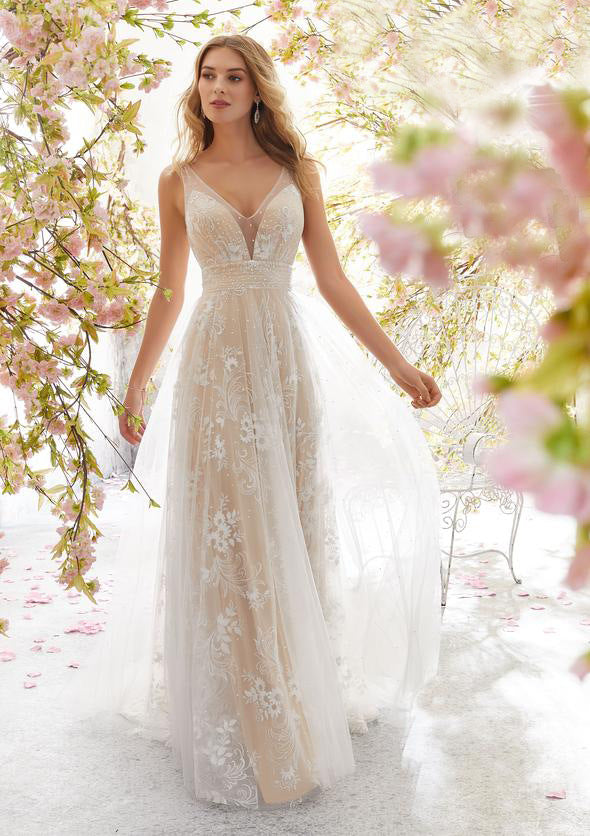 Elegant V-Neck Sleeveless Lace Wedding DressSexy Bridal Gown