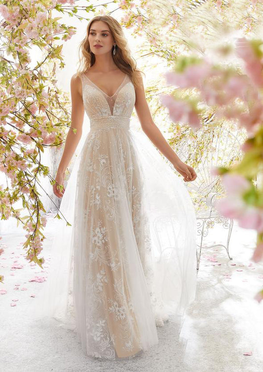 Elegant V-Neck Sleeveless Lace Wedding DressSexy Bridal Gown